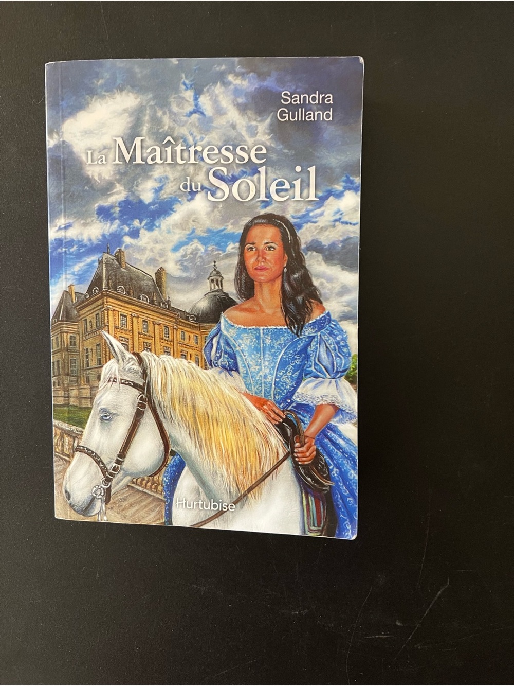 La Maîtresse du Soleil - Blue Cover Paperback by Sandra Gulland